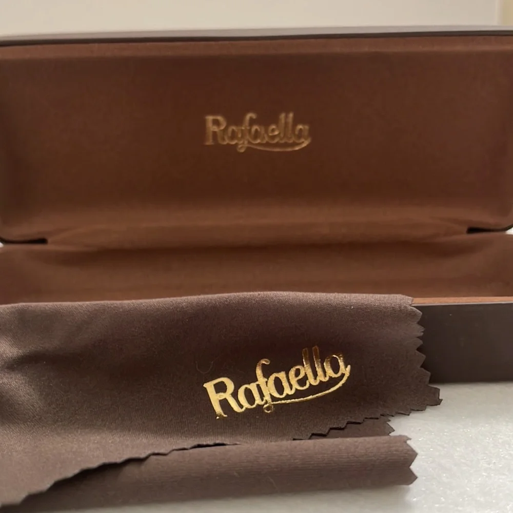 NEW Rafaella Glasses Case with Lens Cloth
